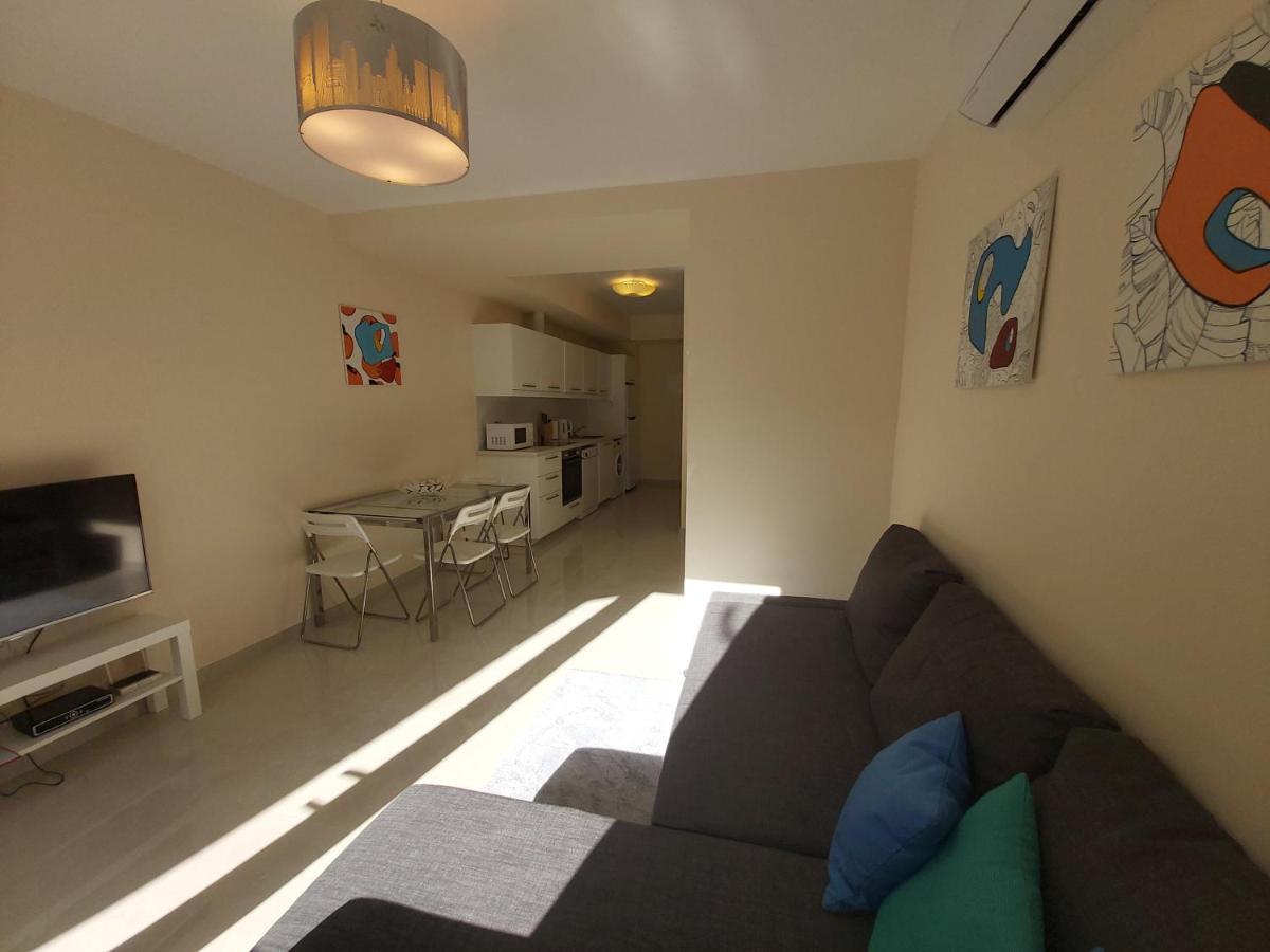 Galatex Beach Apartment Лимасол Екстериор снимка