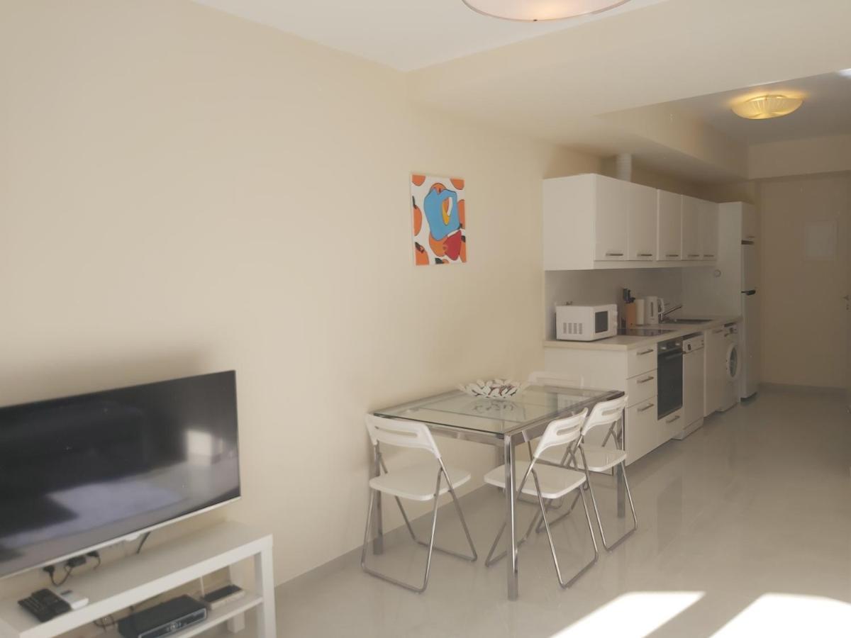 Galatex Beach Apartment Лимасол Екстериор снимка