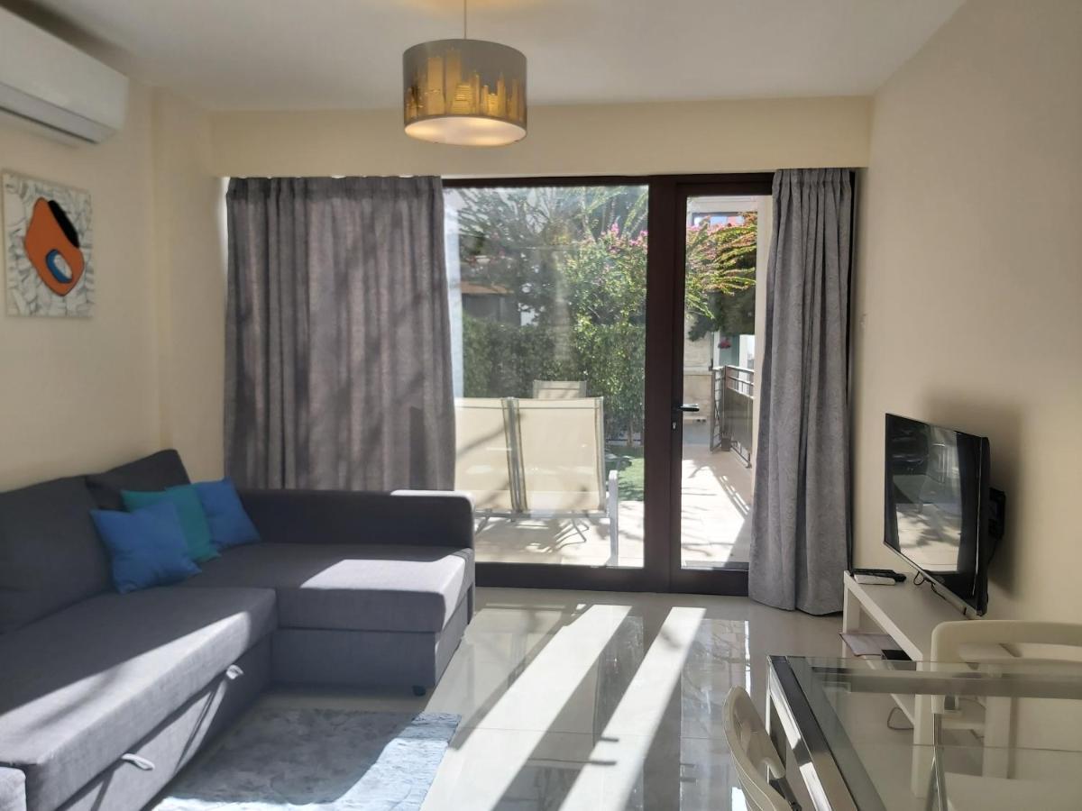 Galatex Beach Apartment Лимасол Екстериор снимка