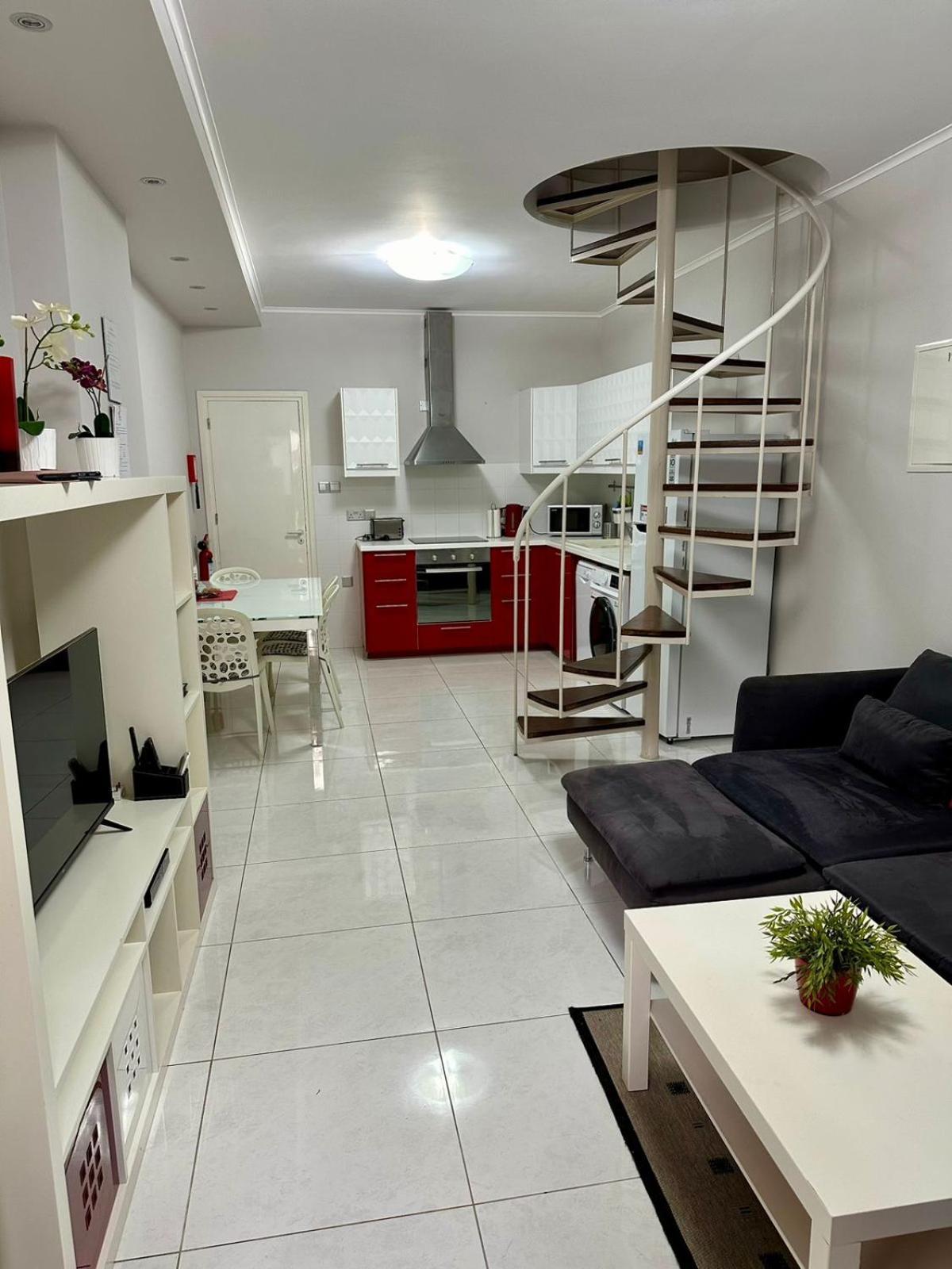 Galatex Beach Apartment Лимасол Екстериор снимка
