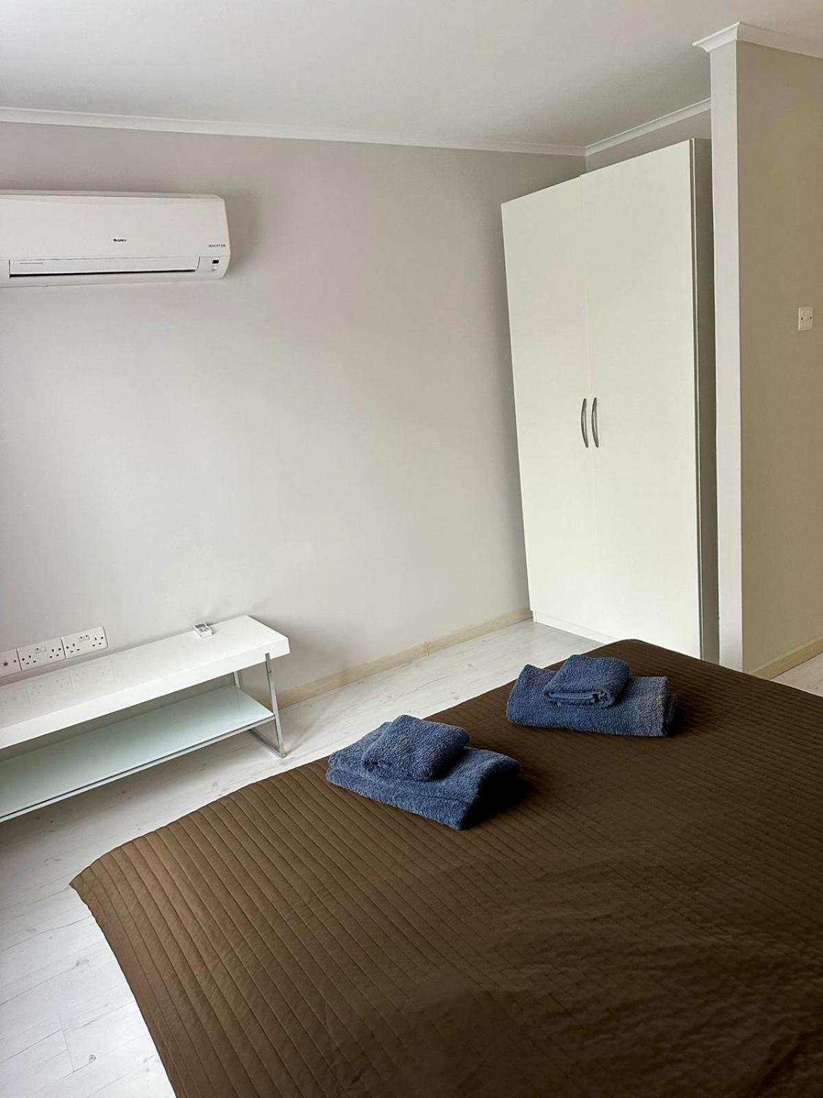 Galatex Beach Apartment Лимасол Екстериор снимка