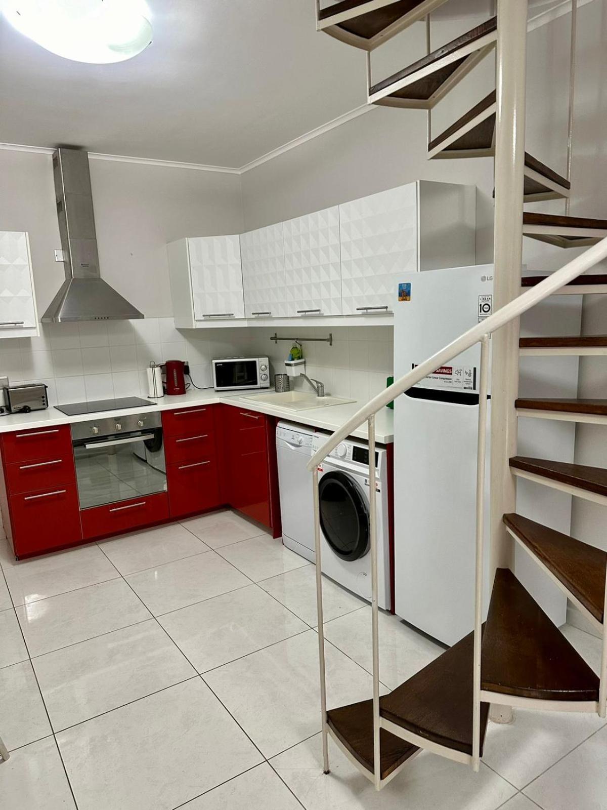 Galatex Beach Apartment Лимасол Екстериор снимка