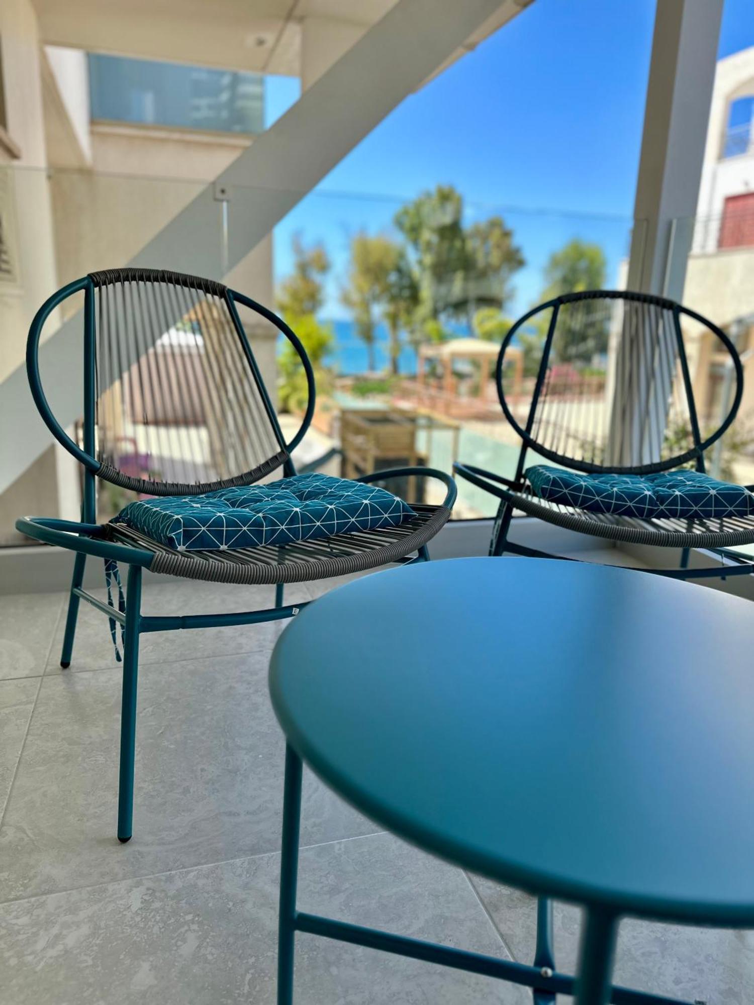Galatex Beach Apartment Лимасол Екстериор снимка