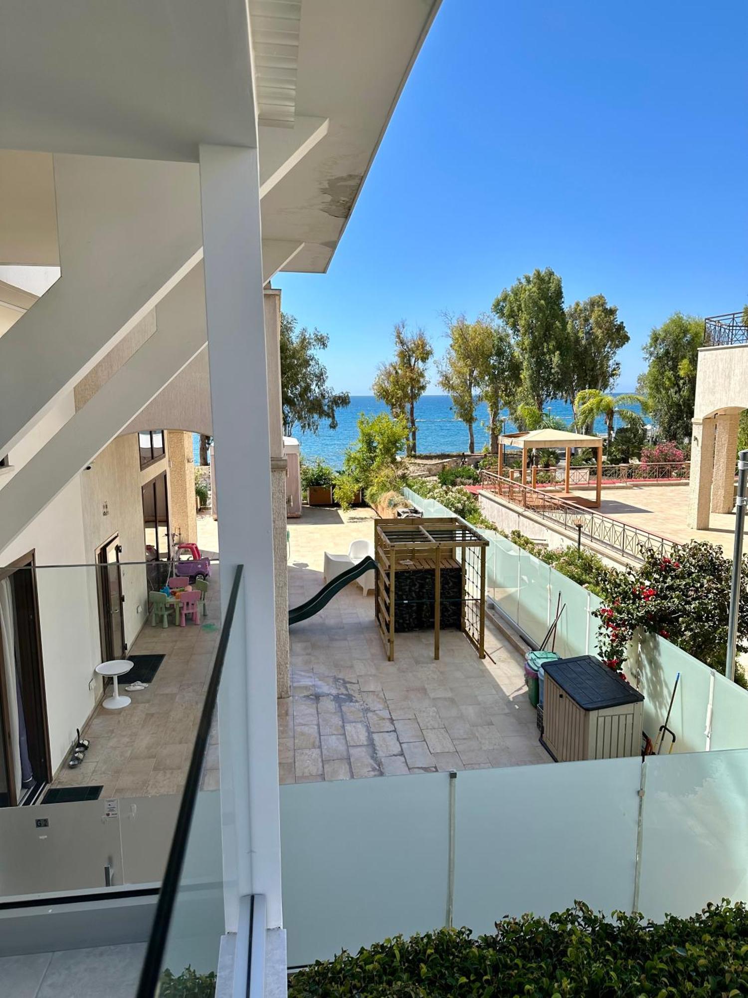 Galatex Beach Apartment Лимасол Екстериор снимка
