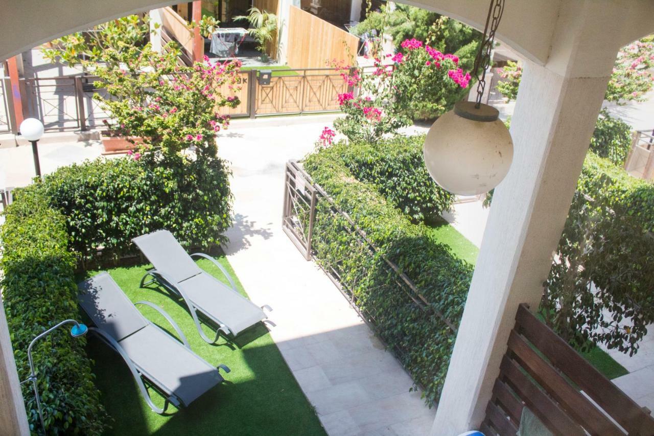 Galatex Beach Apartment Лимасол Екстериор снимка