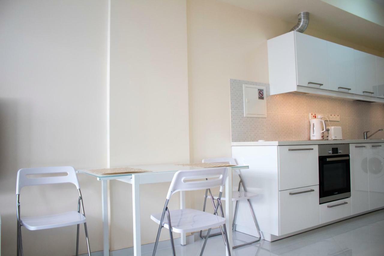Galatex Beach Apartment Лимасол Екстериор снимка