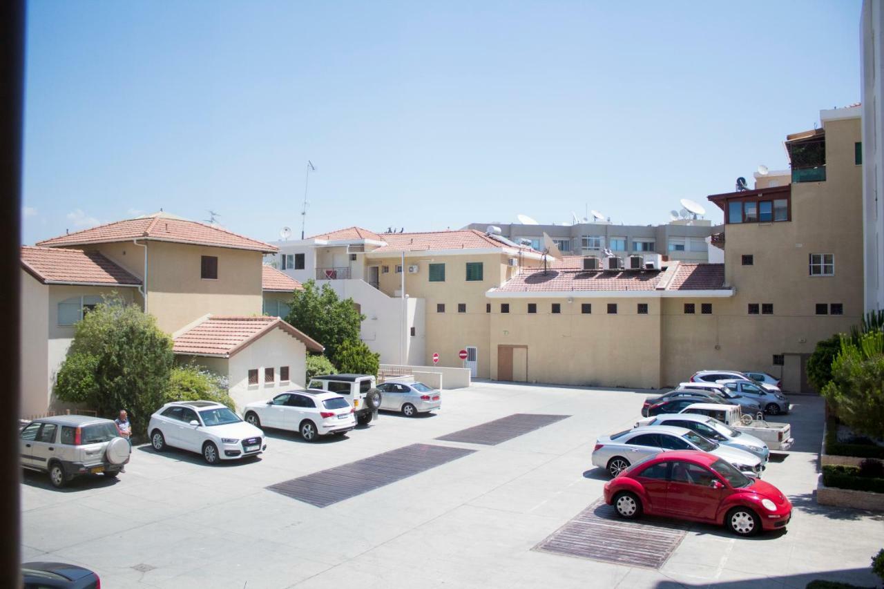 Galatex Beach Apartment Лимасол Екстериор снимка