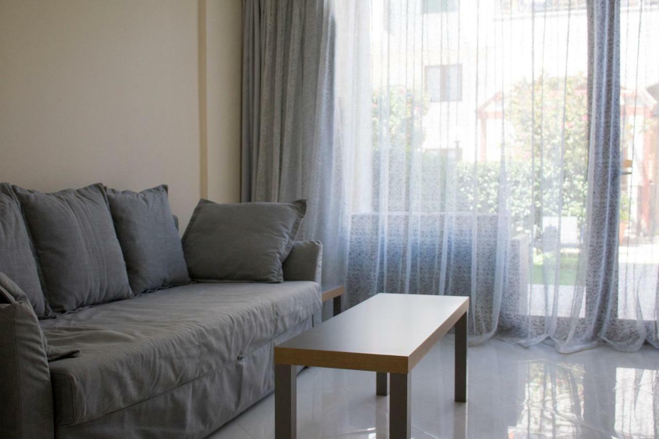 Galatex Beach Apartment Лимасол Екстериор снимка