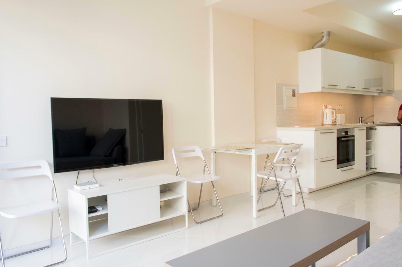 Galatex Beach Apartment Лимасол Екстериор снимка