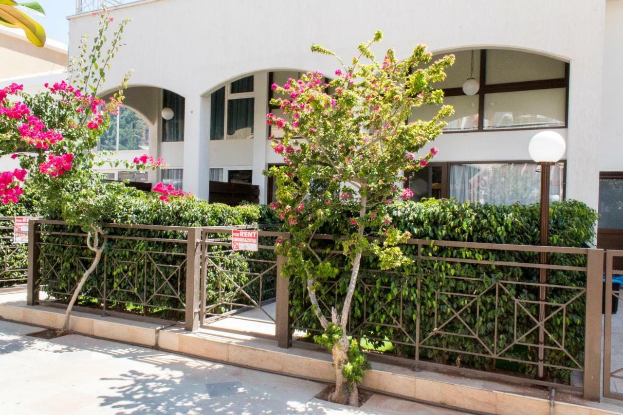 Galatex Beach Apartment Лимасол Екстериор снимка