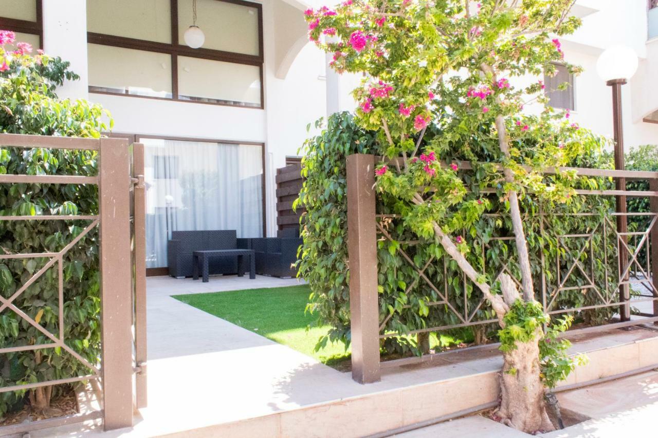 Galatex Beach Apartment Лимасол Екстериор снимка