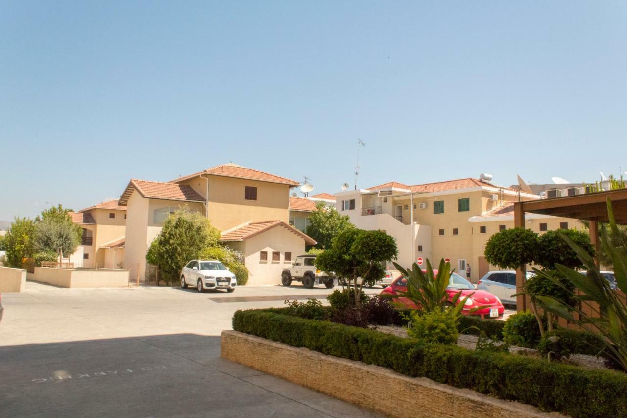 Galatex Beach Apartment Лимасол Екстериор снимка