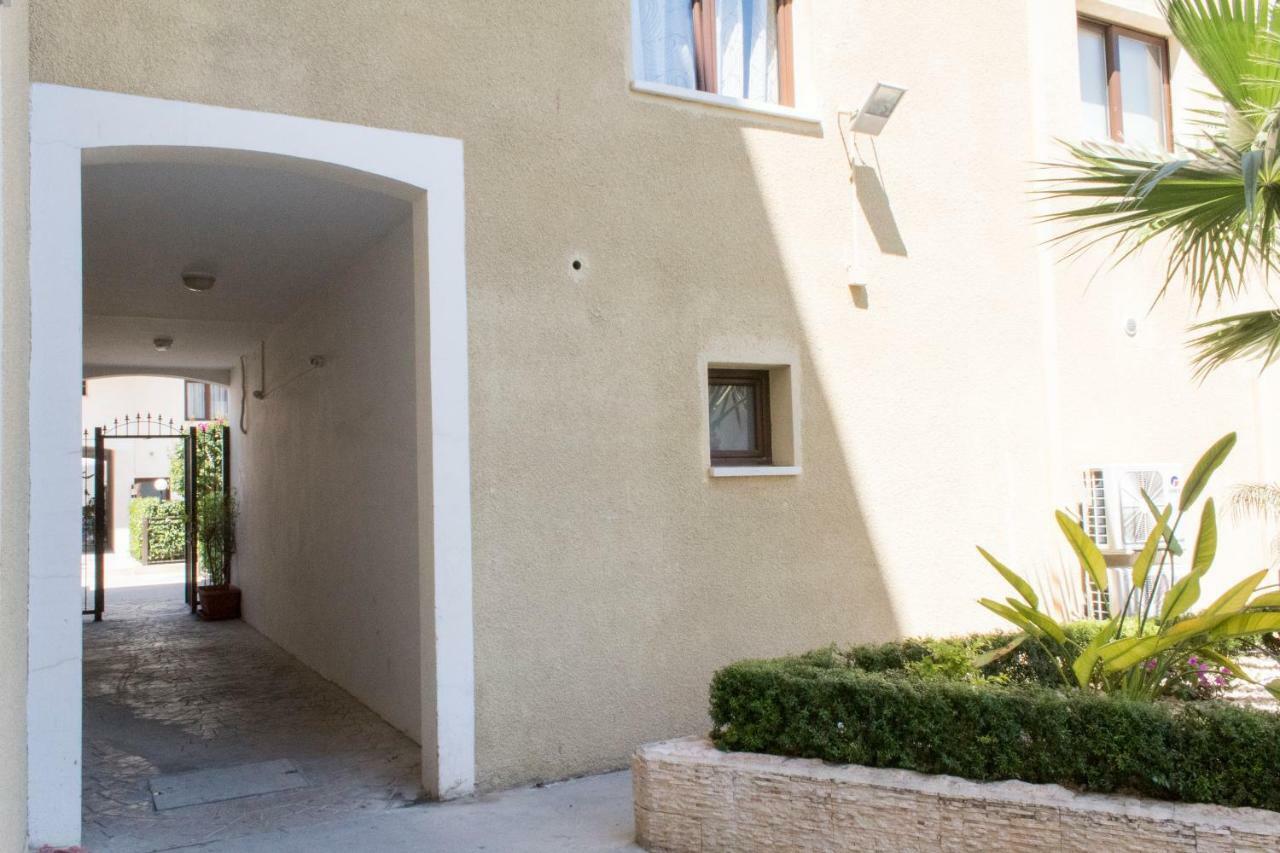 Galatex Beach Apartment Лимасол Екстериор снимка