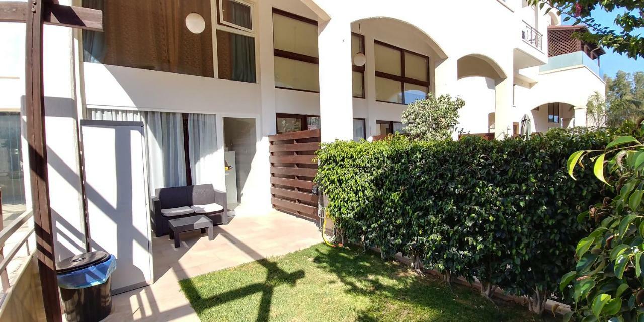 Galatex Beach Apartment Лимасол Екстериор снимка