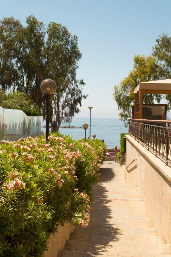 Galatex Beach Apartment Лимасол Екстериор снимка