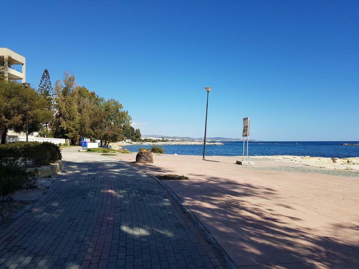 Galatex Beach Apartment Лимасол Екстериор снимка