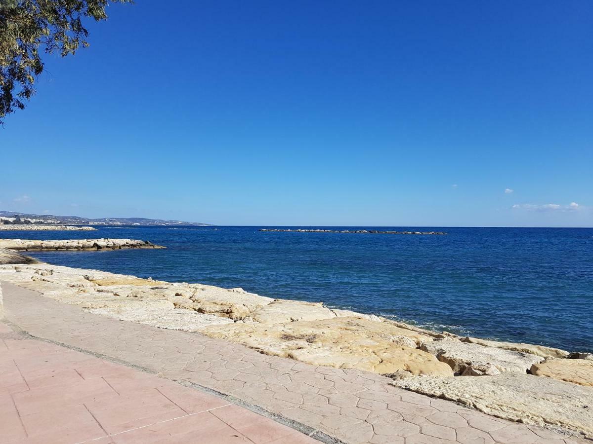 Galatex Beach Apartment Лимасол Екстериор снимка