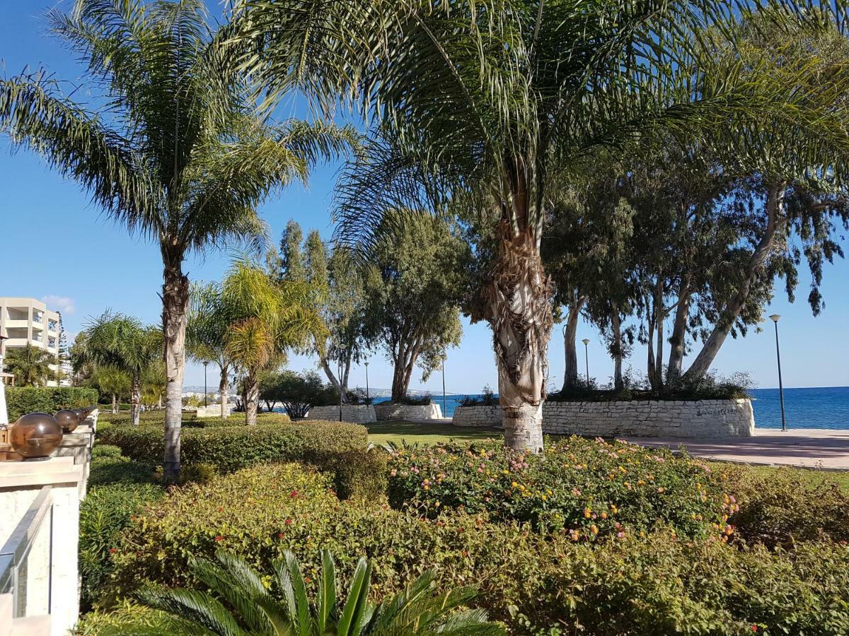 Galatex Beach Apartment Лимасол Екстериор снимка