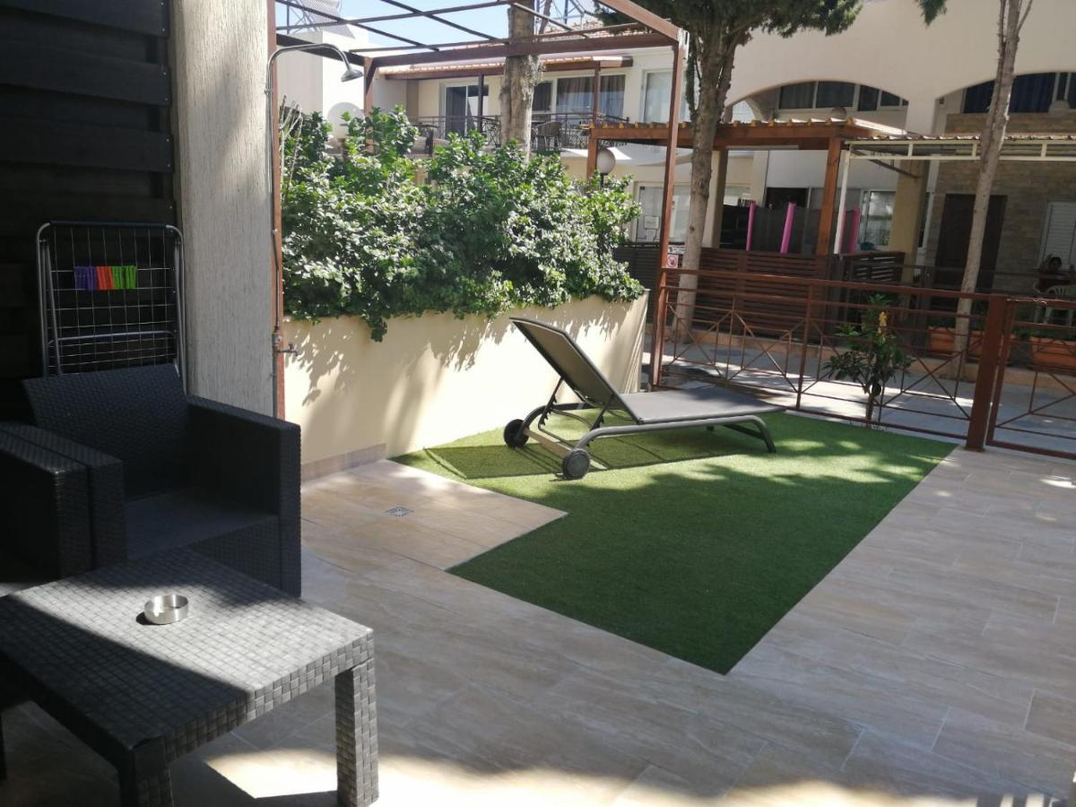 Galatex Beach Apartment Лимасол Екстериор снимка